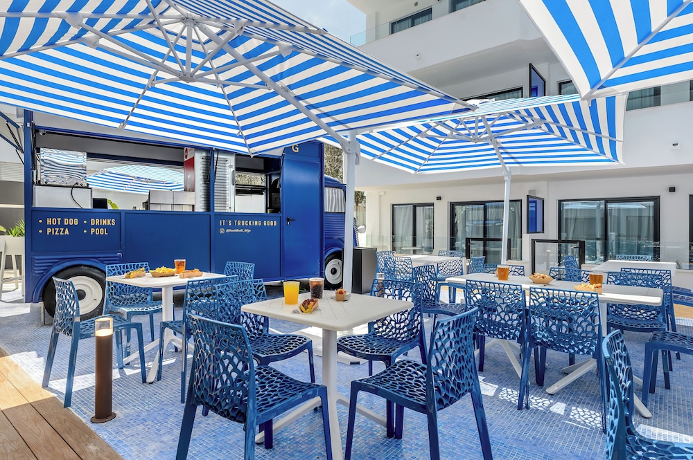 Apartamentos Vibra Jabeque Blue - Adults only — Restaurant & bars in Playa d'en Bossa, Balearic Islands
