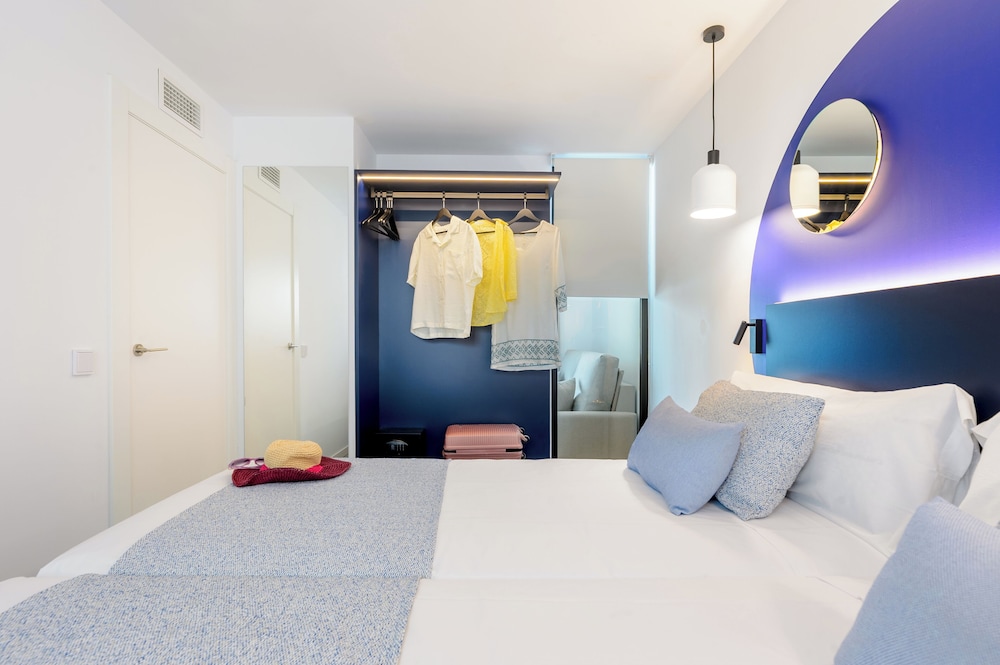 Apartamentos Vibra Jabeque Blue - Adults only — Hotel rooms in Playa d'en Bossa, Balearic Islands