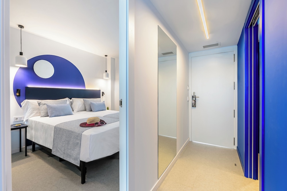 Apartamentos Vibra Jabeque Blue - Adults only — Hotel rooms in Playa d'en Bossa, Balearic Islands
