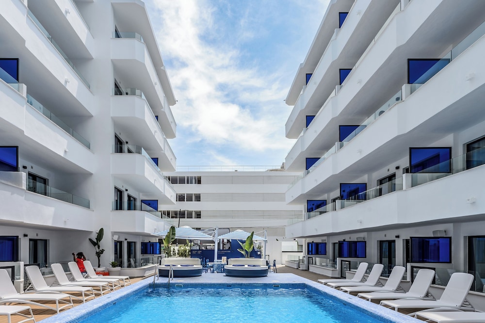 Apartamentos Vibra Jabeque Blue - Adults only — Swimming pool in Playa d'en Bossa, Balearic Islands