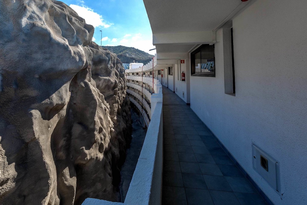 Apartamentos Portonovo — Hotel building in Puerto Rico, Canary Islands