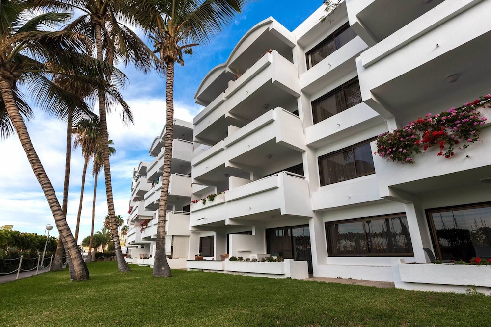 Apartamentos Portonovo — Hotel building in Puerto Rico, Canary Islands