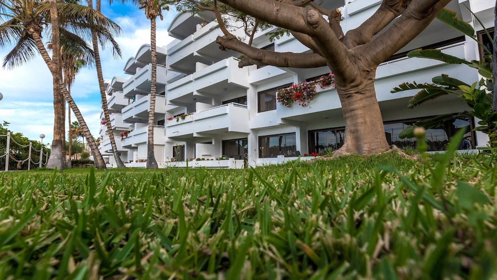 Apartamentos Portonovo — Hotel building in Puerto Rico, Canary Islands