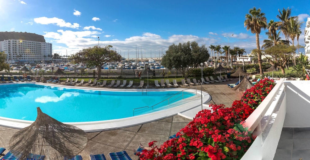 Apartamentos Portonovo — Swimming pool in Puerto Rico, Canary Islands