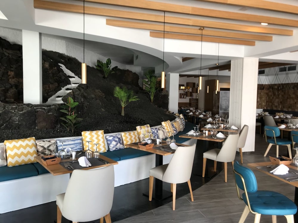 Relaxia Lanzaplaya — Restaurant & bars in Puerto del Carmen, Canary Islands