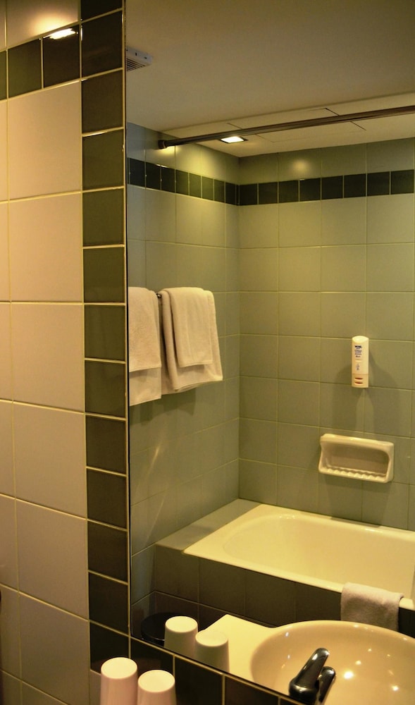 Athinais Hotel — Hotel rooms in Athens, Attica