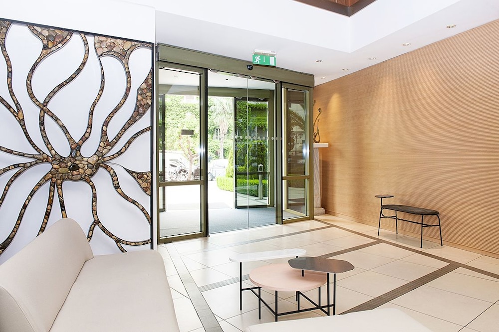Athinais Hotel — Hotel building in Athens, Attica