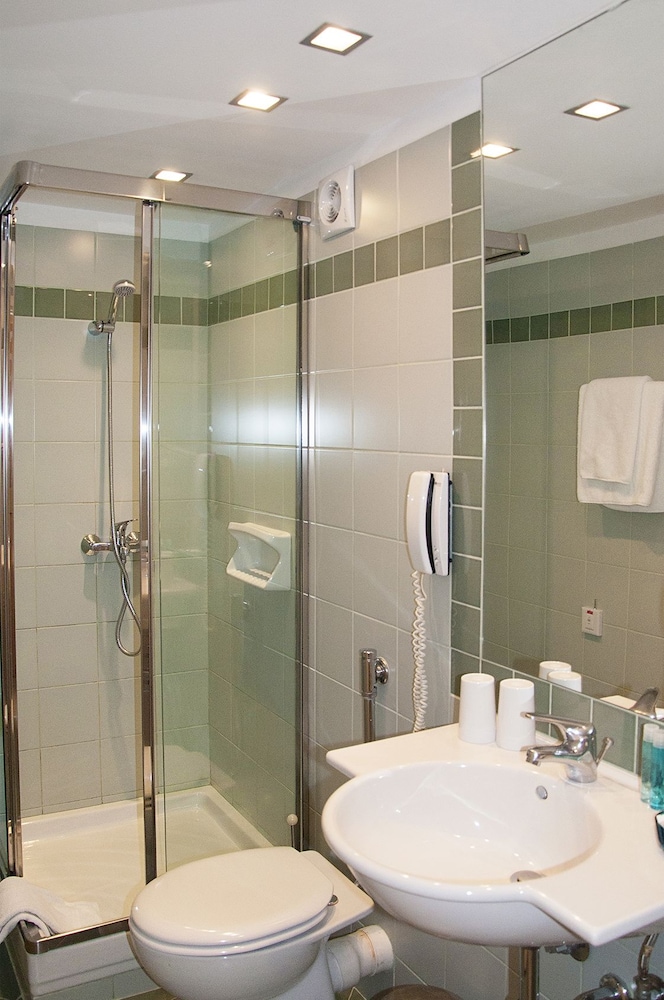 Athinais Hotel — Hotel rooms in Athens, Attica