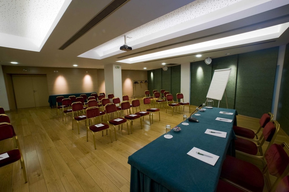 Athinais Hotel — Hotel building in Athens, Attica