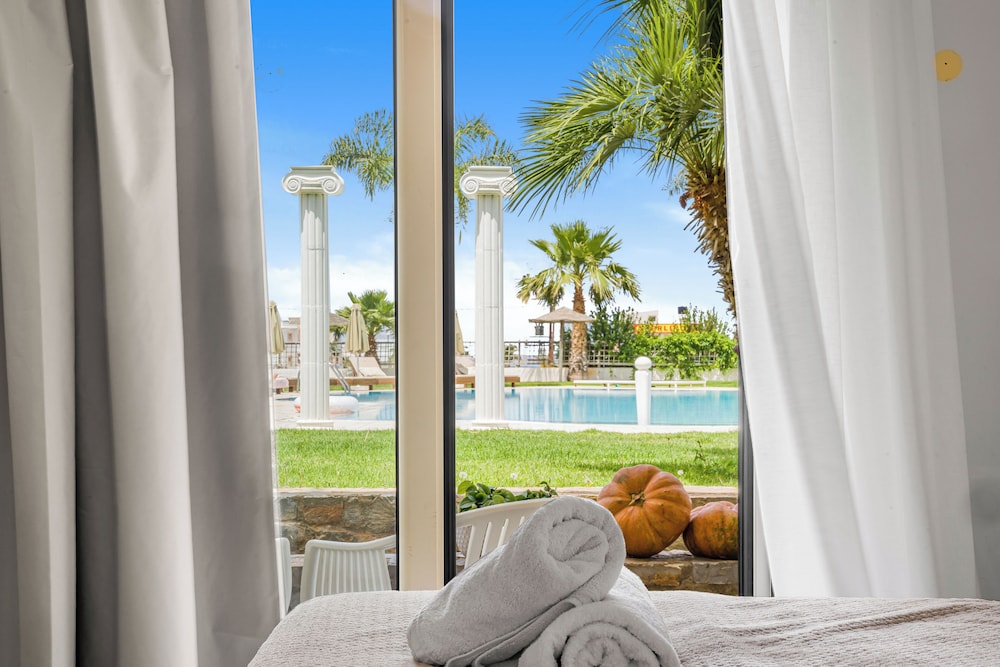 Socrates Hotel Malia Beach — Swimming pool in Malia