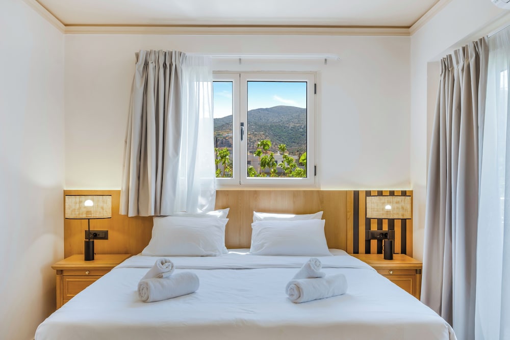 Socrates Hotel Malia Beach — Hotel rooms in Malia
