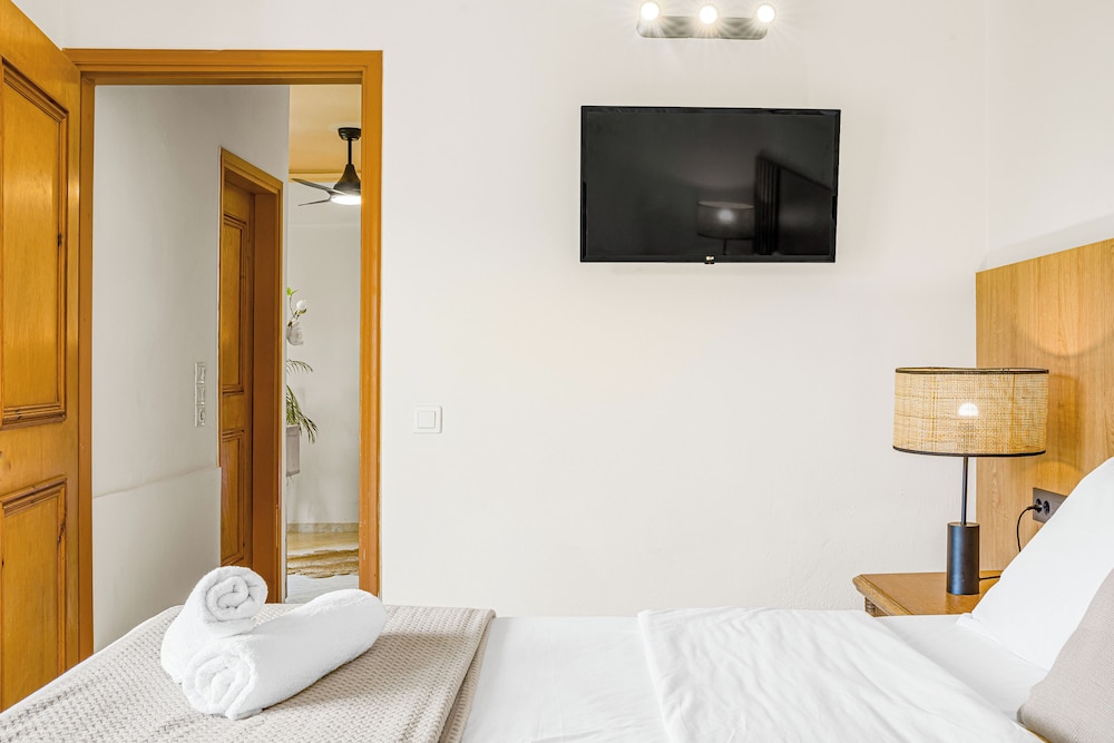 Socrates Hotel Malia Beach — Hotel rooms in Malia