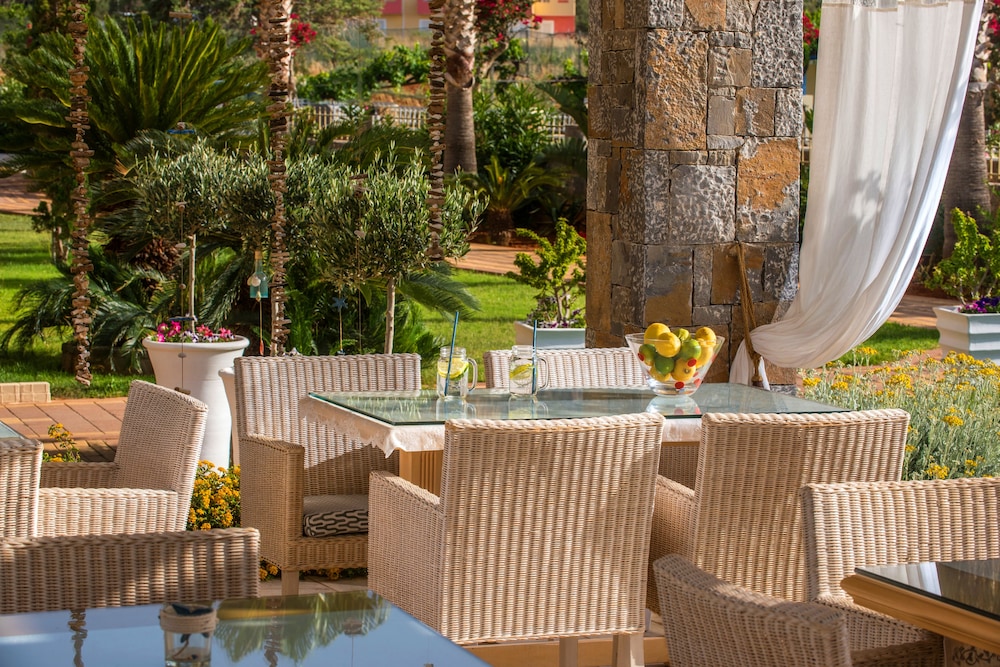 Socrates Hotel Malia Beach — Restaurant & bars in Malia