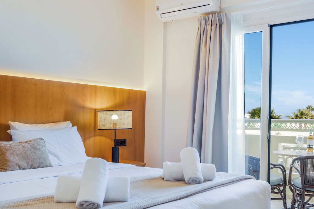 Socrates Hotel Malia Beach — Hotel rooms in Malia