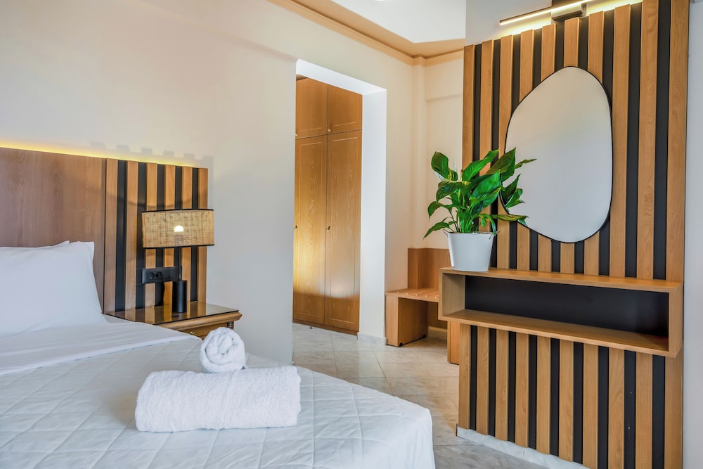 Socrates Hotel Malia Beach — Hotel rooms in Malia