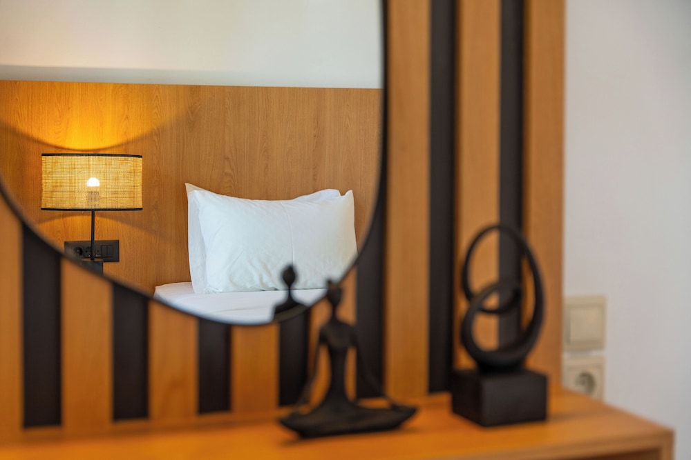 Socrates Hotel Malia Beach — Hotel rooms in Malia