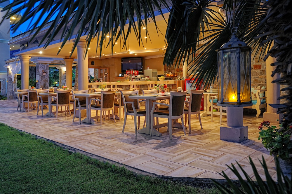 Socrates Hotel Malia Beach — Restaurant & bars in Malia