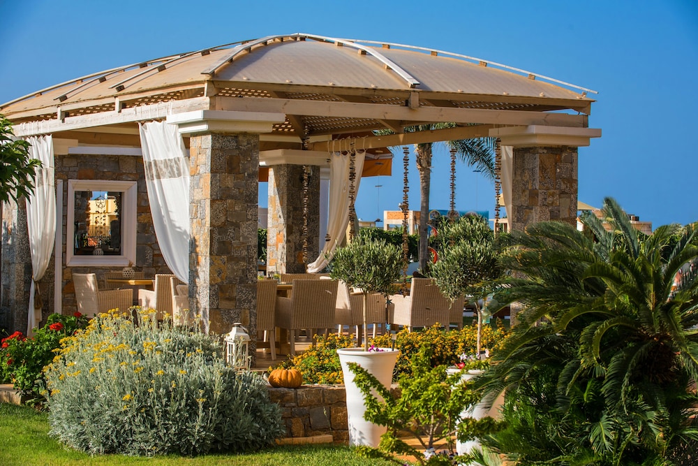 Socrates Hotel Malia Beach — Restaurant & bars in Malia
