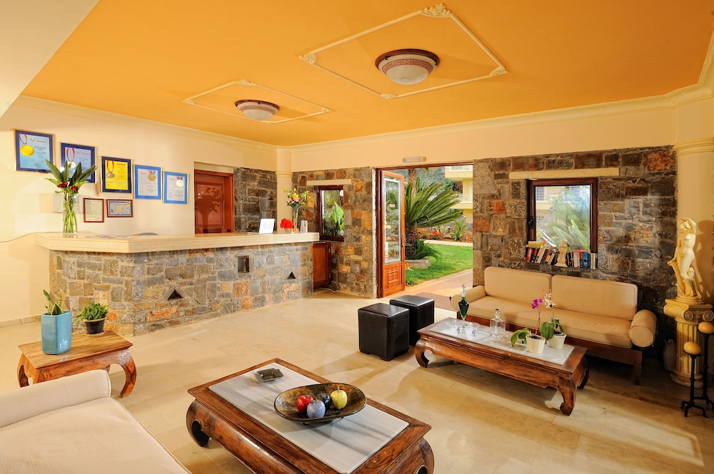 Socrates Hotel Malia Beach — Hotel building in Malia