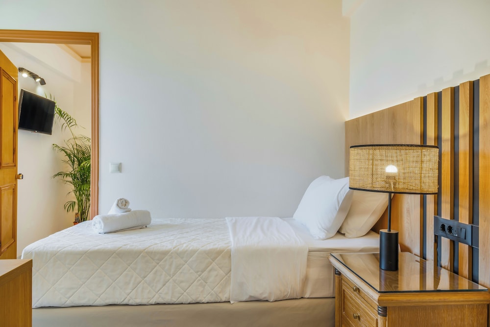 Socrates Hotel Malia Beach — Hotel rooms in Malia