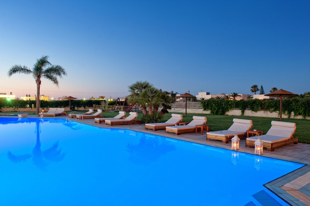 Socrates Hotel Malia Beach — Swimming pool in Malia