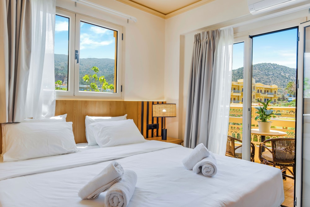 Socrates Hotel Malia Beach — Hotel rooms in Malia