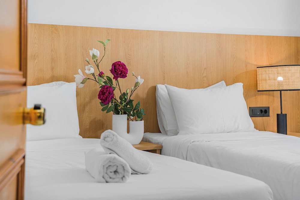 Socrates Hotel Malia Beach — Hotel rooms in Malia