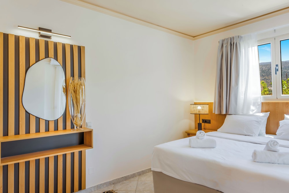 Socrates Hotel Malia Beach — Hotel rooms in Malia