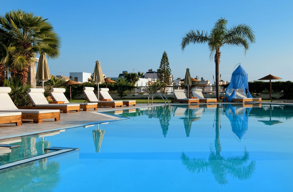 Socrates Hotel Malia Beach — Swimming pool in Malia