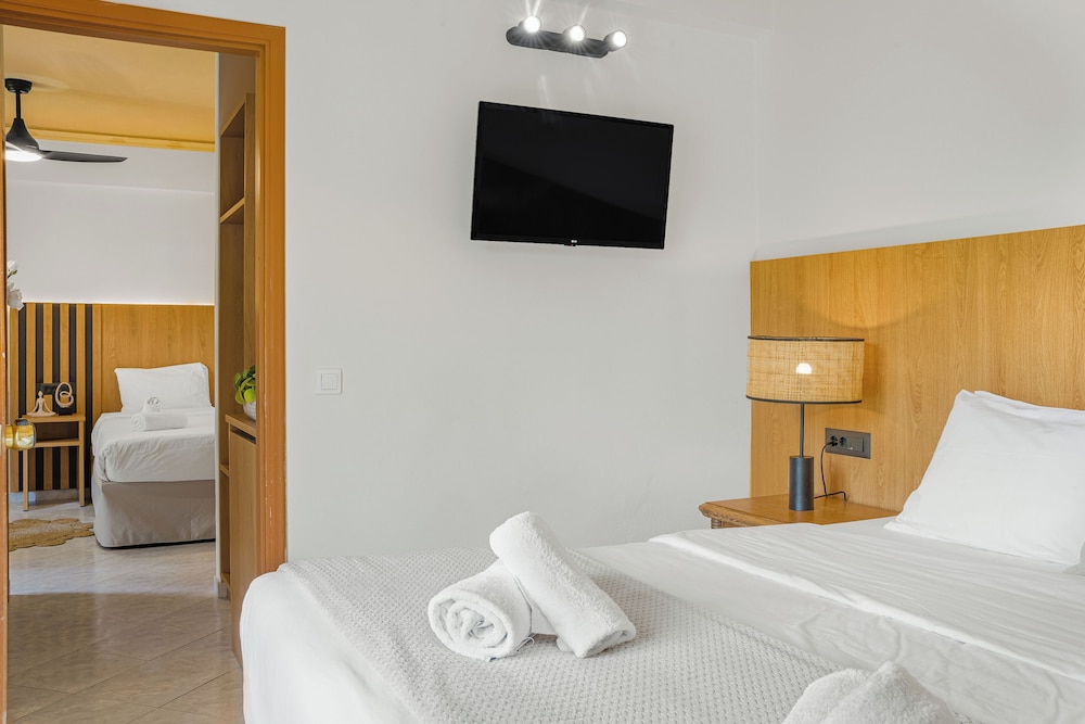 Socrates Hotel Malia Beach — Hotel rooms in Malia