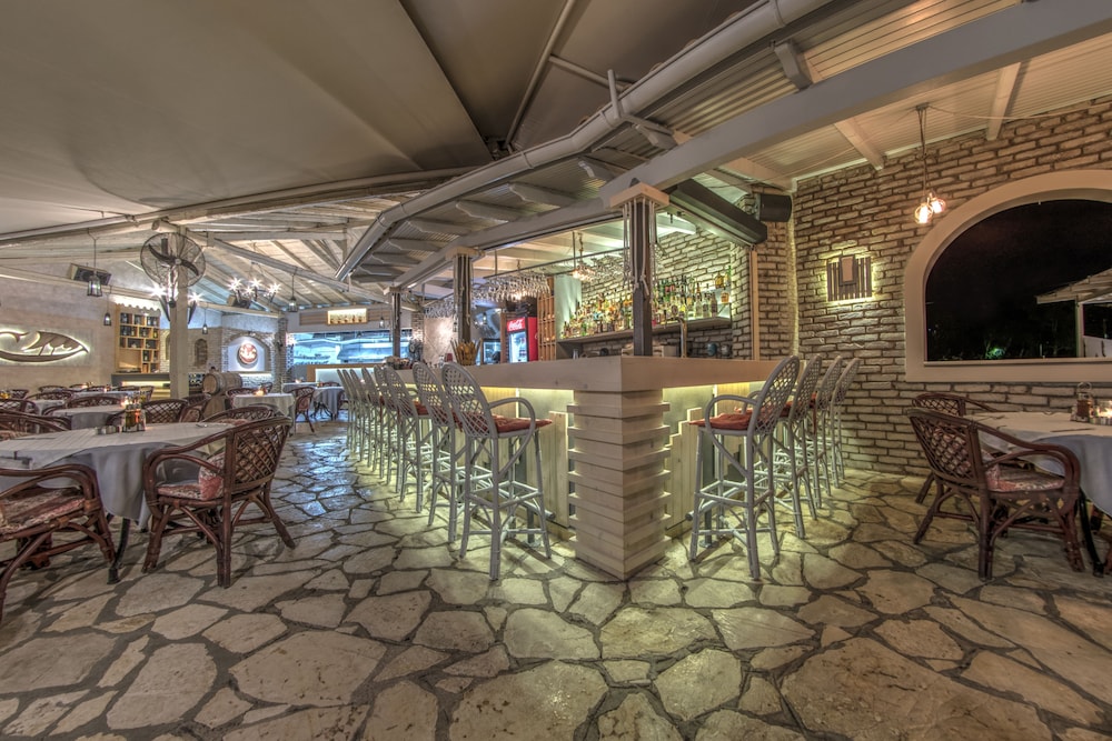 Iliada Beach Hotel — Restaurant & bars in Gouvia, Ionian Islands