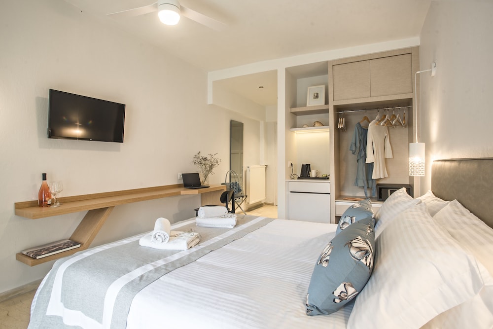 Iliada Beach Hotel — Hotel rooms in Gouvia, Ionian Islands