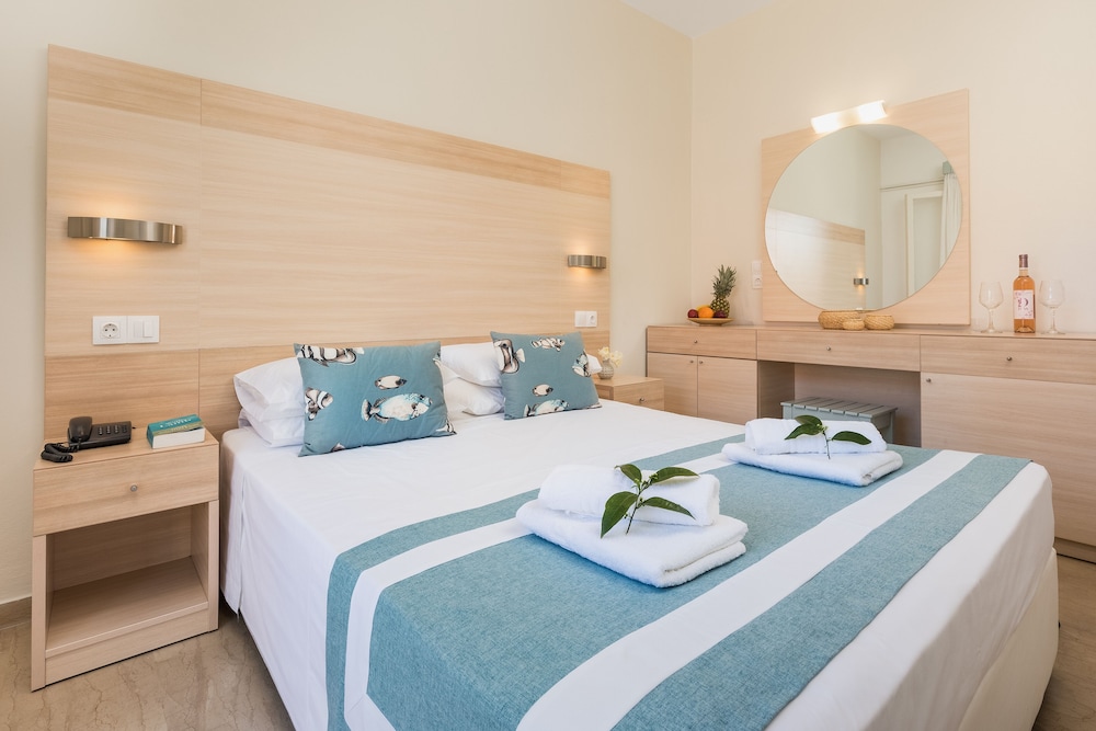 Iliada Beach Hotel — Hotel rooms in Gouvia, Ionian Islands