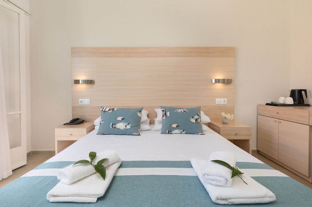 Iliada Beach Hotel — Hotel rooms in Gouvia, Ionian Islands