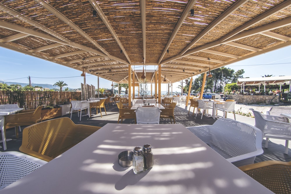 Iliada Beach Hotel — Restaurant & bars in Gouvia, Ionian Islands