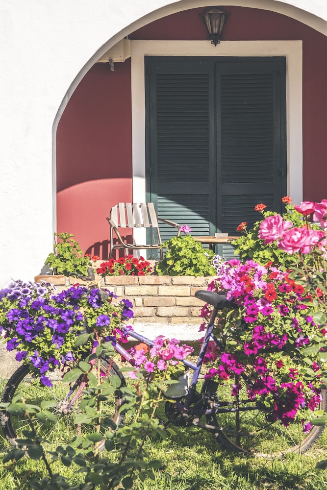 Iliada Beach Hotel — Attractions in the area in Gouvia, Ionian Islands