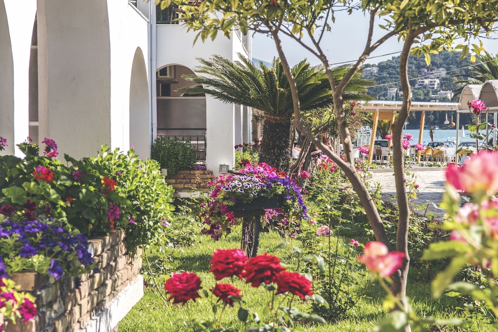 Iliada Beach Hotel — Hotel building in Gouvia, Ionian Islands