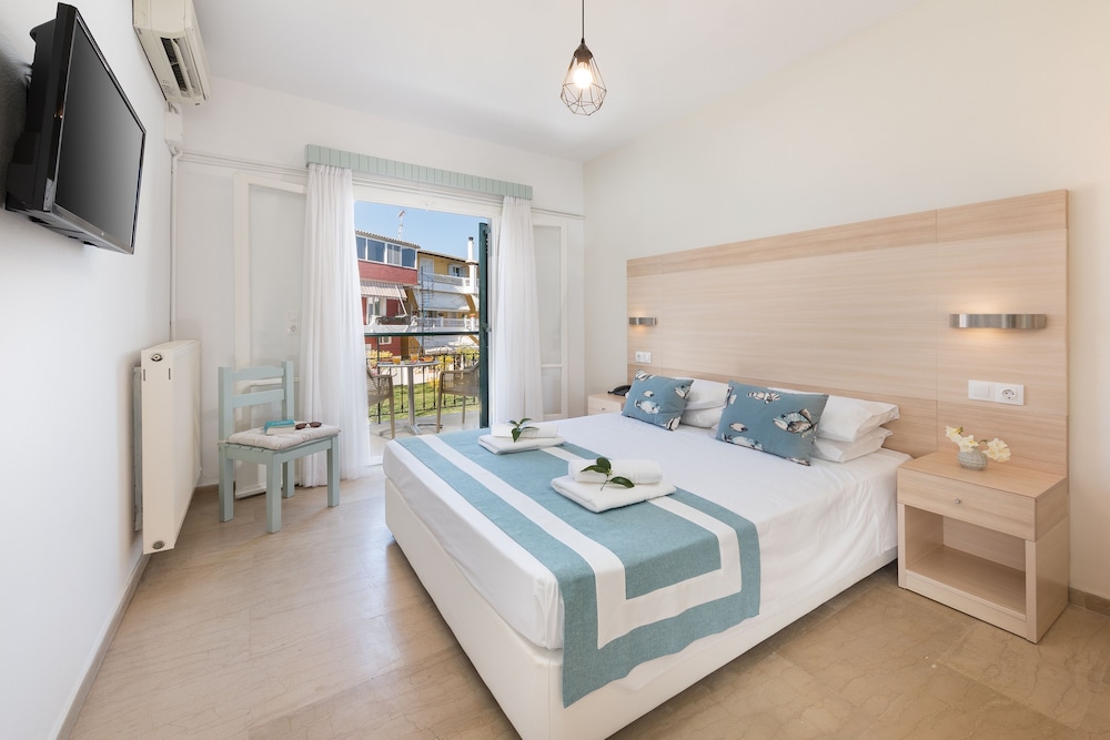 Iliada Beach Hotel — Hotel rooms in Gouvia, Ionian Islands