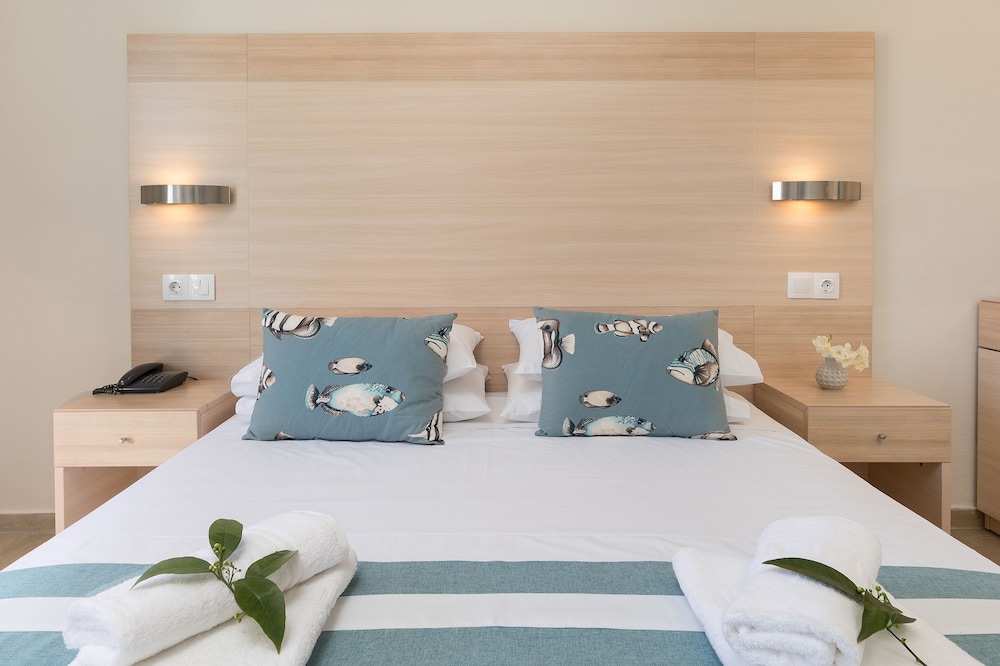 Iliada Beach Hotel — Hotel rooms in Gouvia, Ionian Islands