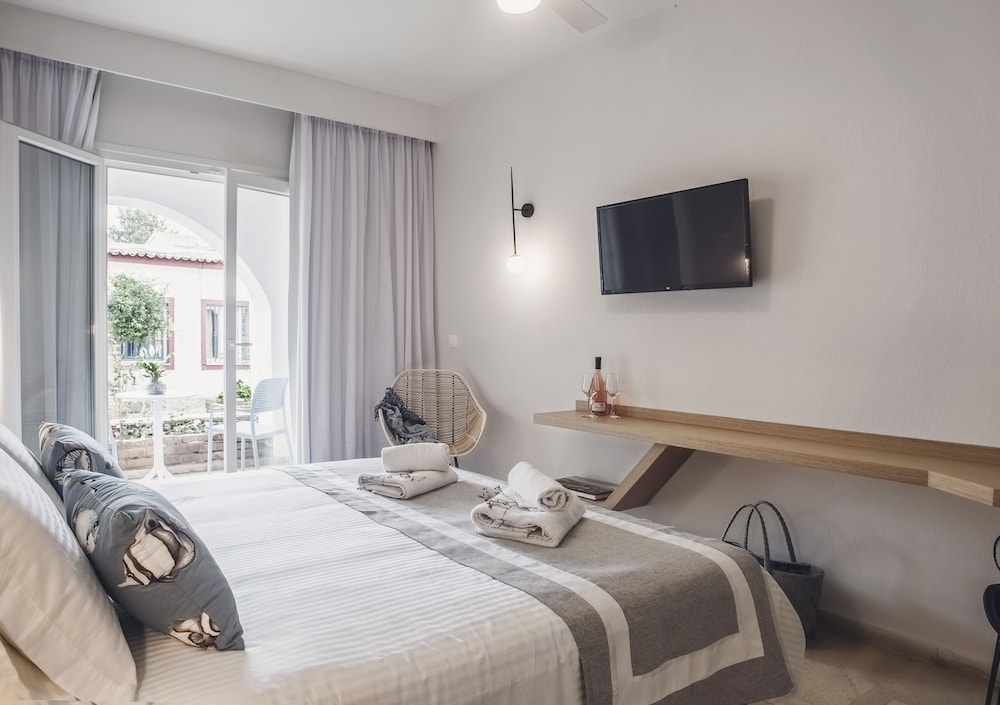 Iliada Beach Hotel — Hotel rooms in Gouvia, Ionian Islands