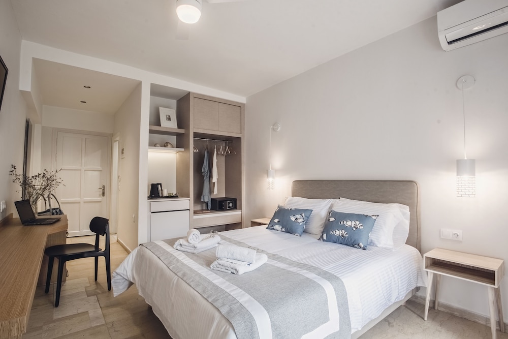 Iliada Beach Hotel — Hotel rooms in Gouvia, Ionian Islands