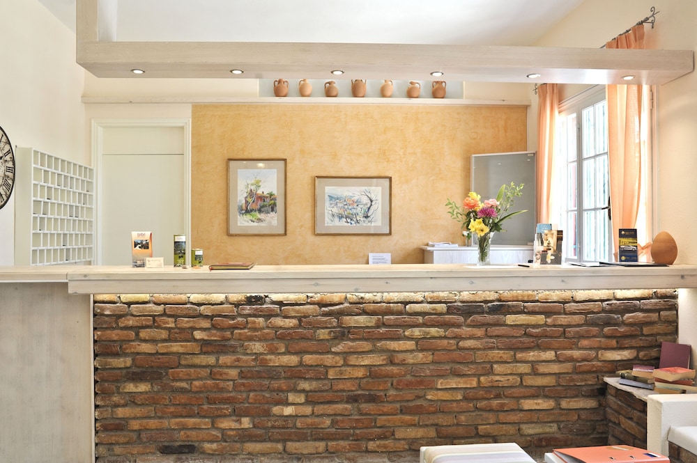 Iliada Beach Hotel — Hotel building in Gouvia, Ionian Islands
