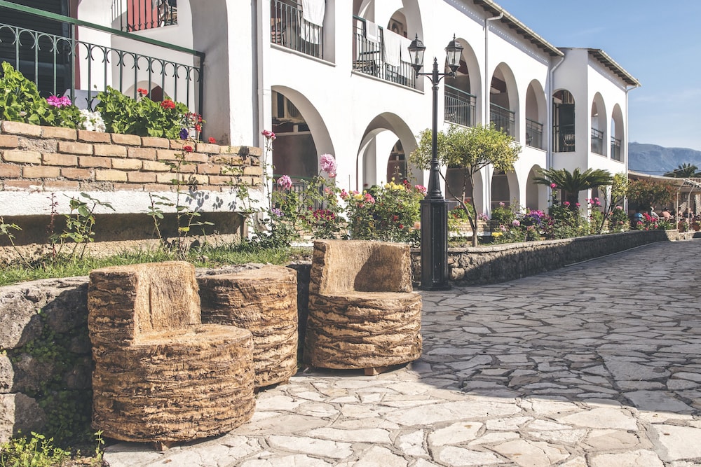 Iliada Beach Hotel — Hotel building in Gouvia, Ionian Islands