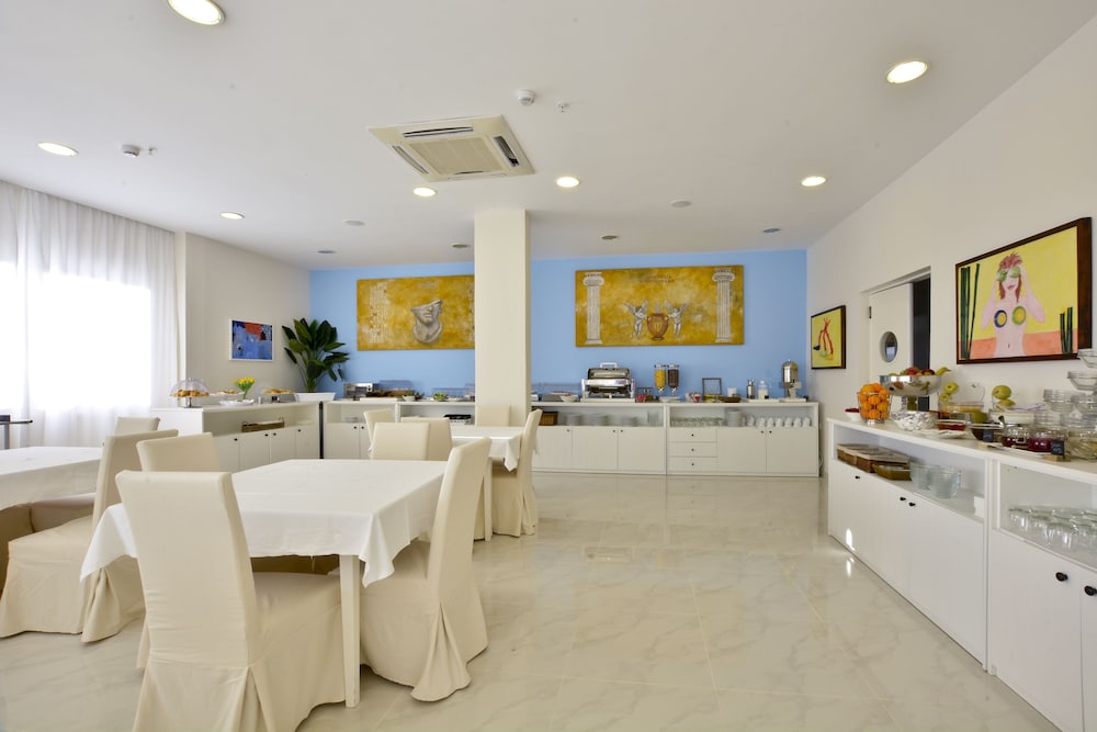 Sidari Beach Hotel — Restaurant & bars in Sidari, Ionian Islands