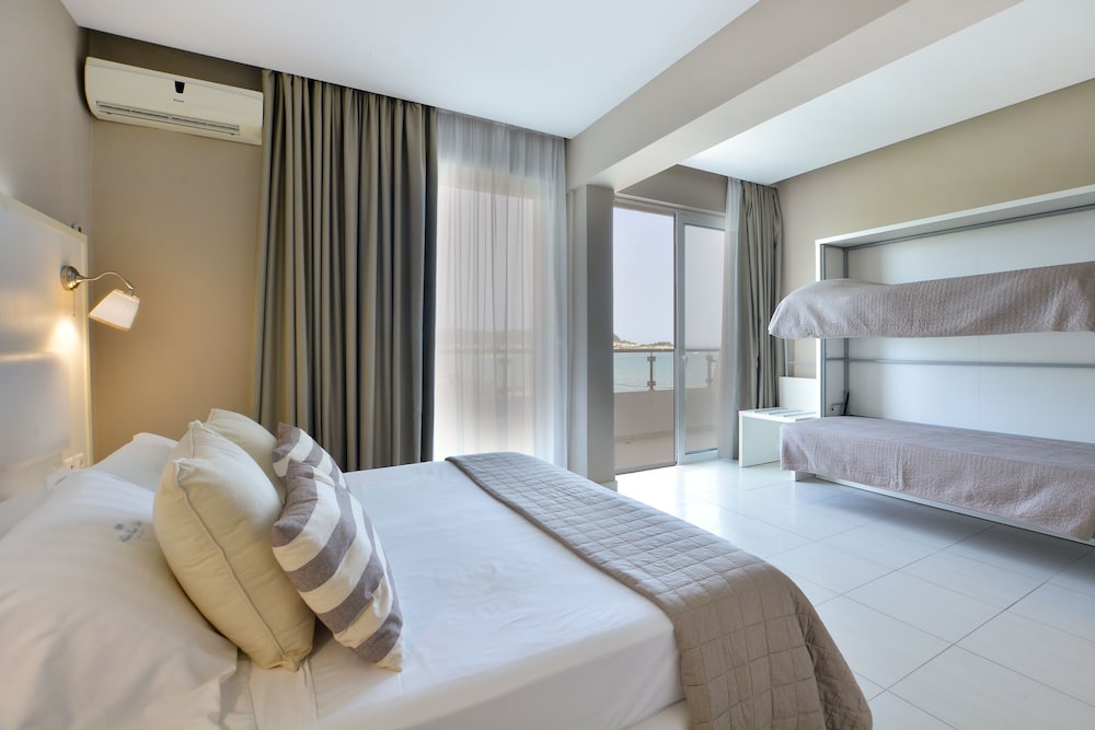 Sidari Beach Hotel — Hotel rooms in Sidari, Ionian Islands