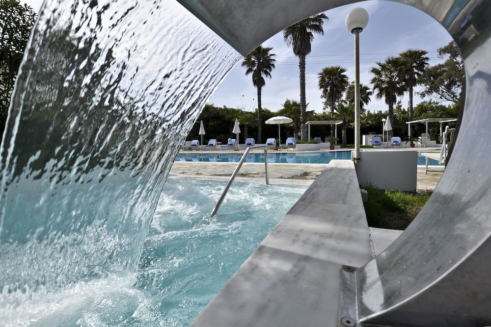 Sidari Beach Hotel — Swimming pool in Sidari, Ionian Islands