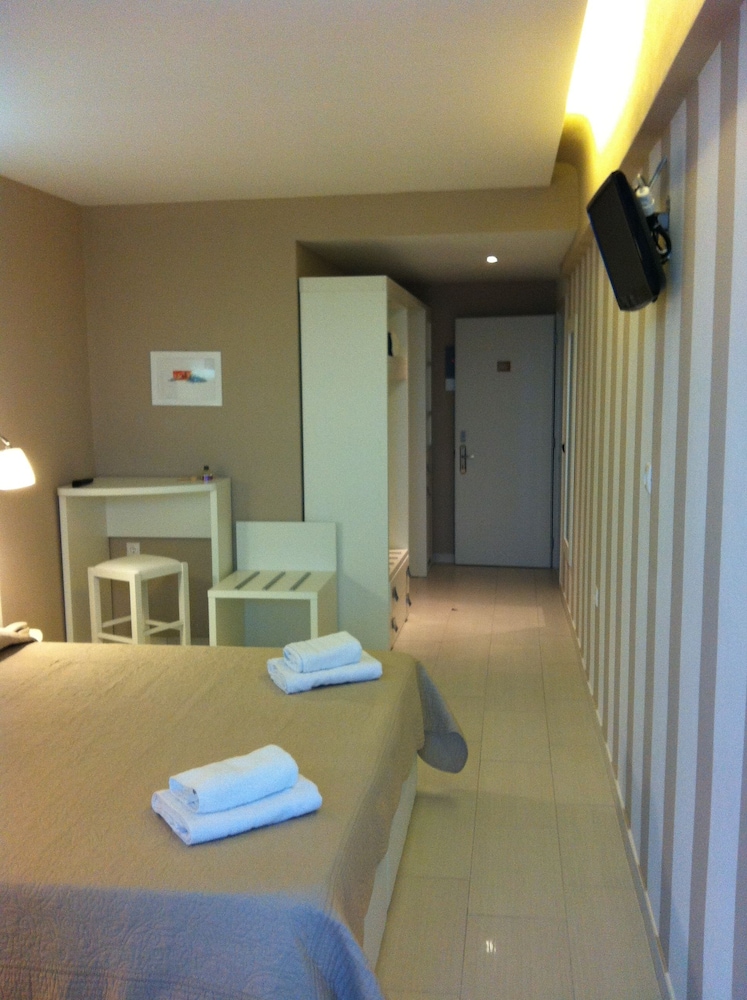 Sidari Beach Hotel — Hotel rooms in Sidari, Ionian Islands