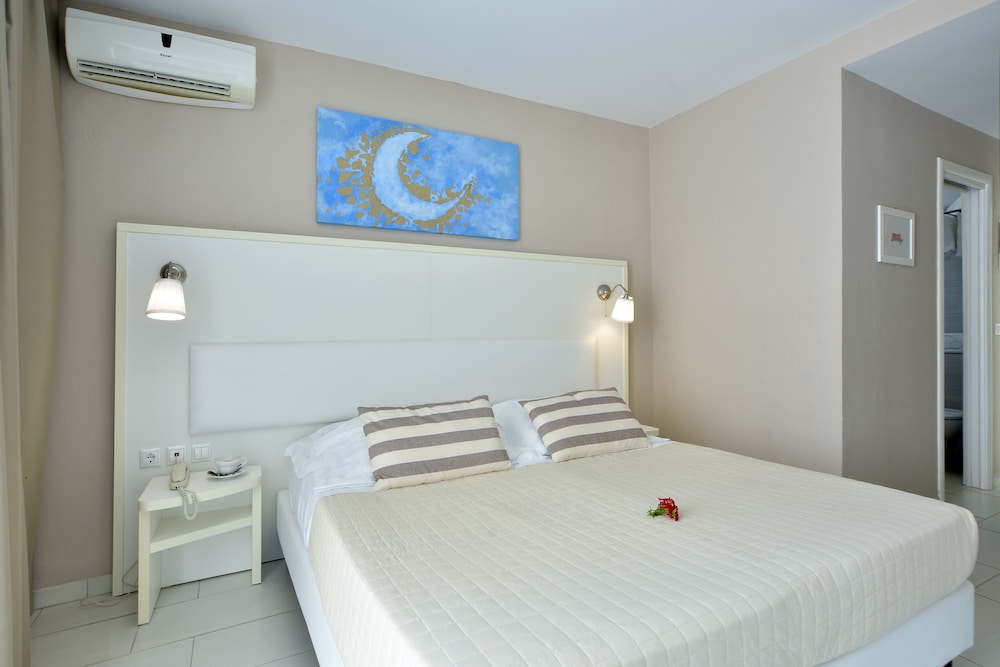 Sidari Beach Hotel — Hotel rooms in Sidari, Ionian Islands