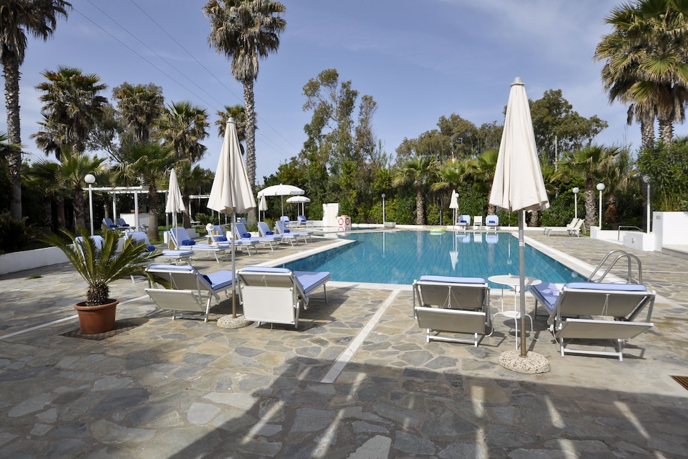 Sidari Beach Hotel — Swimming pool in Sidari, Ionian Islands