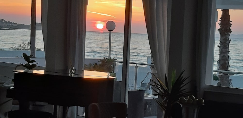 Sidari Beach Hotel — Hotel rooms in Sidari, Ionian Islands